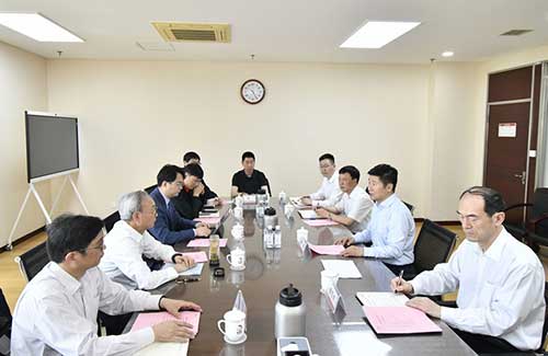 上海創力(li)集(ji)團(tuán)創始人(ren)石華輝一(yi)行赴冀中(zhong)能(néng)源集(ji)團(tuán)走(zou)訪交流(圖1)