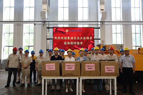 夏日(ri)送清(qing)涼 | 青浦區(qu)總工(gong)會領(ling)導(dao)赴上海創力(li)集(ji)團(tuán)開展(zhan)高(gao)溫慰問活動(dòng)(圖1)